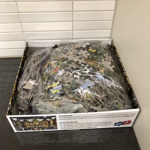 1000 piece Sure-Lox Winter Mansion puzzle - Picture 3 of 7